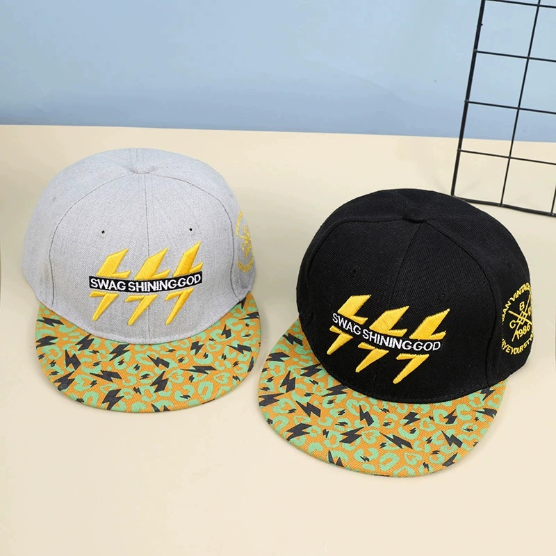 Cappello alla Moda con Visiera - Snapback Hat Flat recensione e prezzo